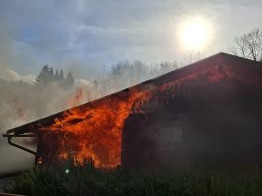 V Horní Lipové hořela chata. Škoda je více než tři miliony