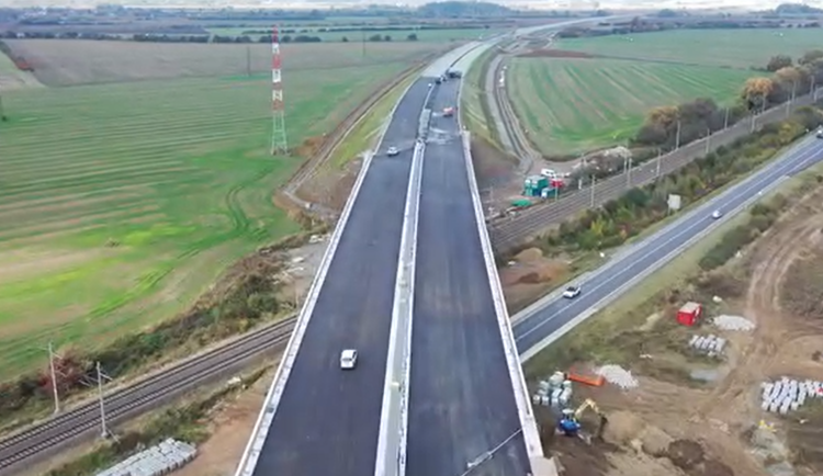 VIDEO: Jak vypadá D1 před dokončením z výšky? U Říkovic se otevřel nový sjezd