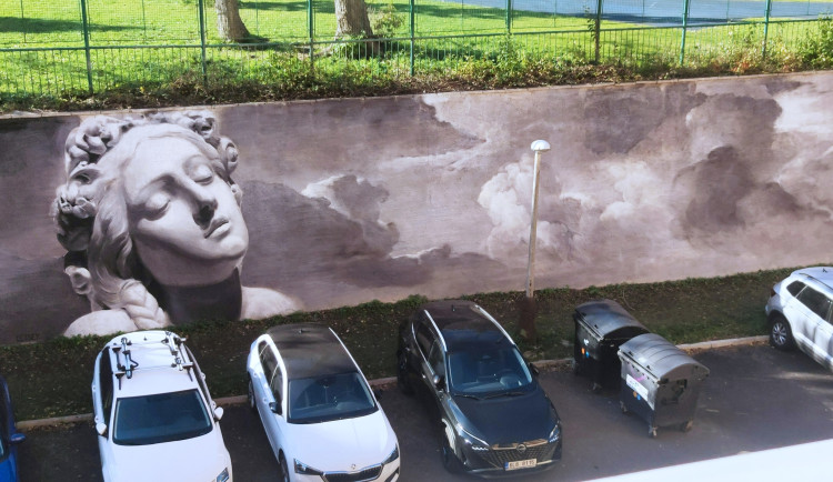 Pamatujete na grafitti šílícího Jacka Nicholsona? Je tu nové dílo autora