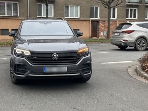 Postarší řidič srazil v Olomouci strážníka. Dechová zkouška nebyla nulová