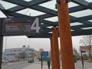Prostějov otevřel nový dopravní terminál. Nechybí boxy na kola, vznikla i parkovací místa
