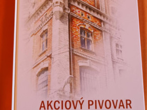 Fotografie, etikety, historie. Zašlá sláva prostějovského pivovaru ožívá v nové representativní publikaci