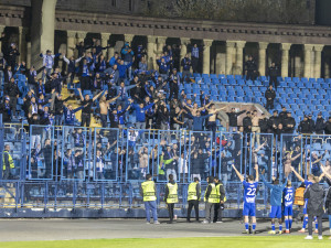 VIDEO: Bitka na tribuně a úspěch na hřišti. Olomoucká Sigma dobyla Jerevan