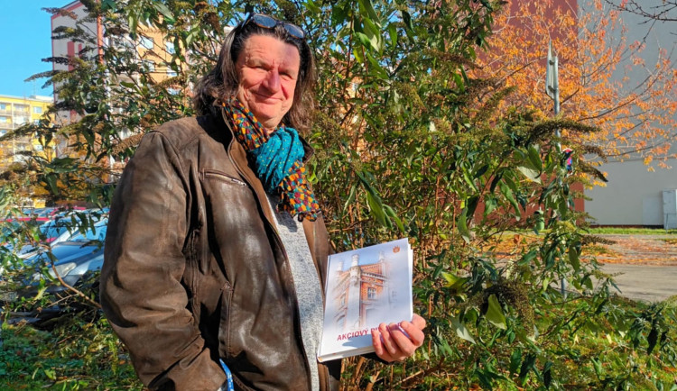 Fotografie, etikety, historie. Zašlá sláva prostějovského pivovaru ožívá v nové representativní publikaci