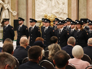 Věrnost, záchrana života i statečnost. Krajští hasiči dostali medaile
