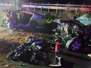 Těžká nehoda zavřela silnici u Olomouce. Ve vracích aut bylo osm zraněných