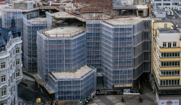 Z Kotvy odstranili stovky tun azbestu, trvalo to osm měsíců