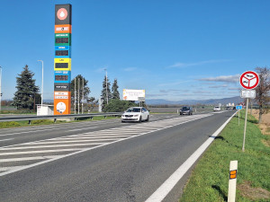 Do Šternberka opět komplikace. Opravy asfaltu si vyžádají kyvadlovou dopravu