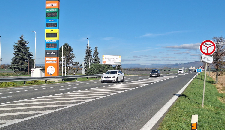 Do Šternberka opět komplikace. Opravy asfaltu si vyžádají kyvadlovou dopravu