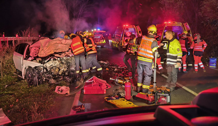 Děsivý střet u Křelova: sedm těžce zraněných podstupuje intenzivní péči ve FN Olomouc