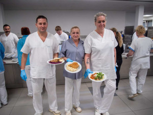 Dva tisíce stehen se zelím. Zaměstnanecká jídelna FN Olomouc pokořila rekord