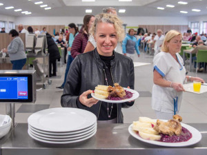 Dva tisíce stehen se zelím. Zaměstnanecká jídelna FN Olomouc pokořila rekord