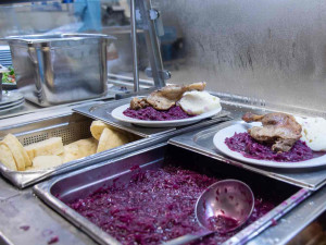 Dva tisíce stehen se zelím. Zaměstnanecká jídelna FN Olomouc pokořila rekord