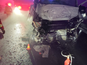 Tragédie na D35 u Olomouce: mladý šofér dodávky zemřel po čelním střetu s kamionem