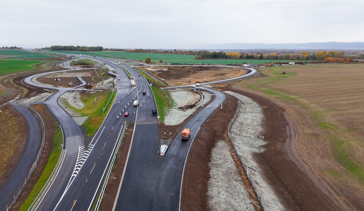 Proč je tam kruháč? Nová křižovatka D35 u Olomouce se má v budoucnu proměnit