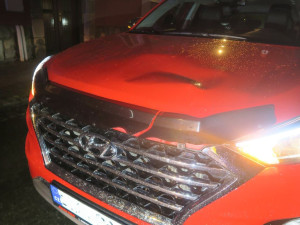 Bez rozhlédnutí a 10 metrů od přechodu. Chodkyni po střetu odvezla sanitka