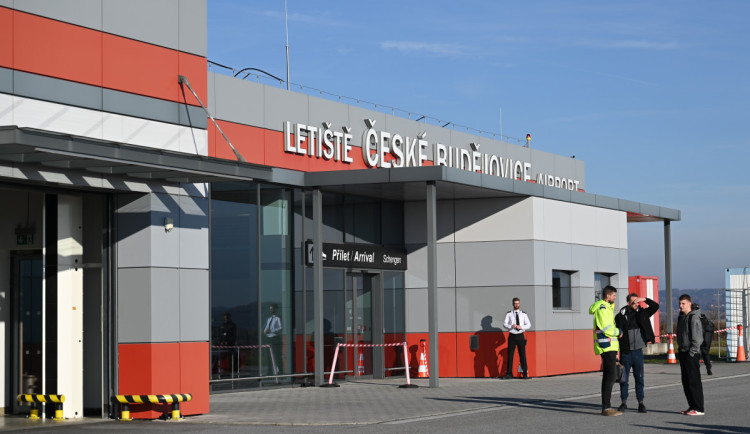 Vjezd na letiště usnadní nová křižovatka. Za její stavbu zaplatí kraj 120 milionů korun