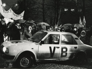 FOTO A VIDEO: Pětatřicet let od klíčového momentu. Jak probíhala Sametová revoluce v Olomouci?