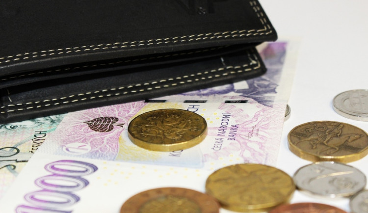 Ceny výrobců v říjnu 2025: průmysl meziročně klesá, služby a stavebnictví rostou