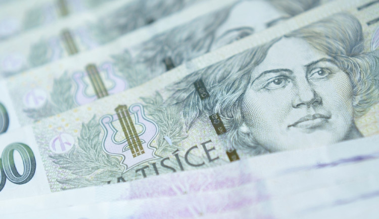 Starší žena ze Šumperka přišla o více než tři a půl milionu. Peníze osobně předala šmejdům