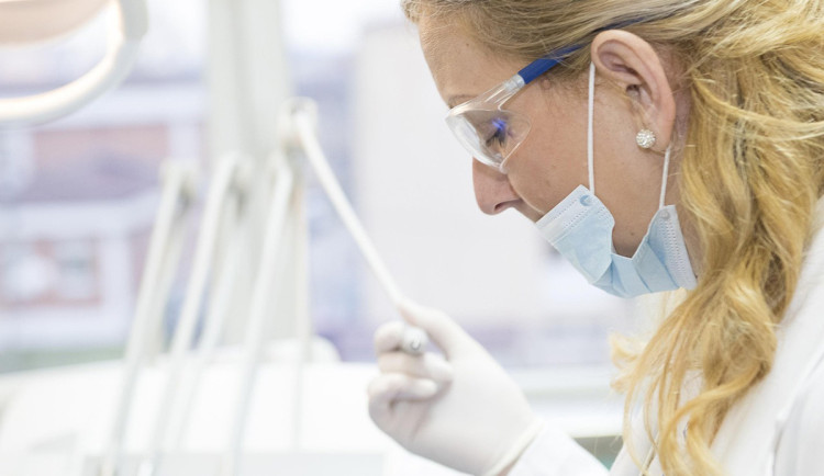 Statisíce pro lékaře i zubaře. Olomoucký kraj chce zvýšit dostupnost zdravotní péče