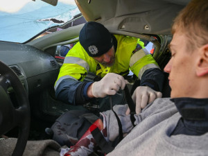 Bouračka autobusu i cisterny. Složky IZS cvičně řešily masivní havárii na nové D1