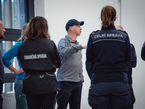 Prvních deset služebních psů českých celníků umí odhalit fentanyl