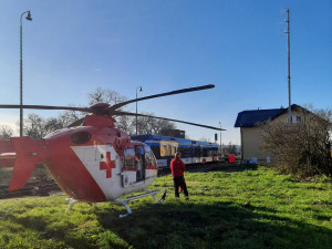 Při neštěstí na přejezdu v Senici na Hané vyhasl život řidičky osobního auta