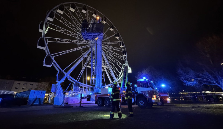 Záchrana osob z vyhlídkového kola v Olomouci