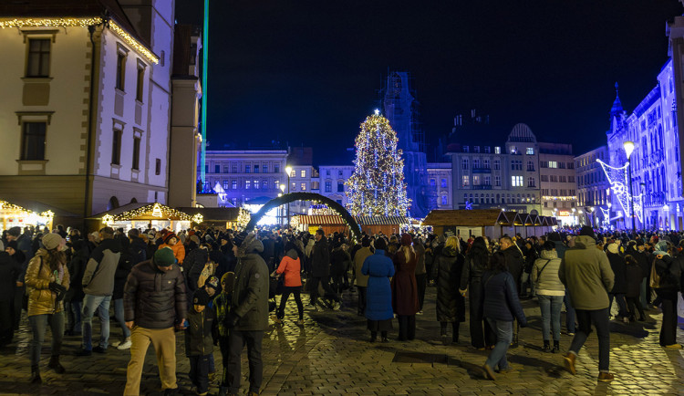 PŘEHLED: Rozsvícení vánočních stromů, trhy a kluziště v Olomouckém kraji. Na co se těšit?