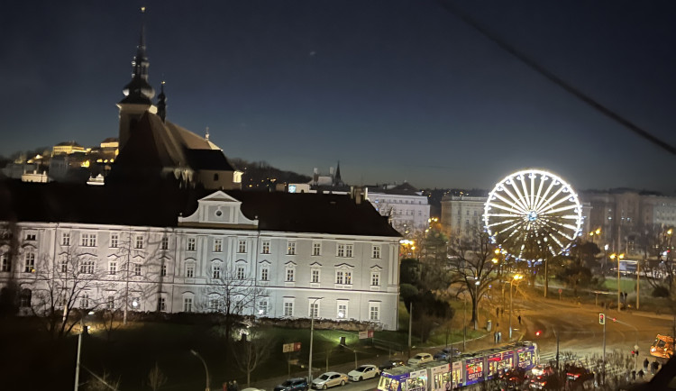VIDEO: Jak vypadá noční Brno z balonu? Atrakce vynese šťastlivce nad město