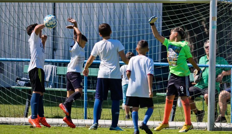 Pražská policie vyšetřuje baníkovce, kteří rasisticky uráželi malé romské fotbalisty