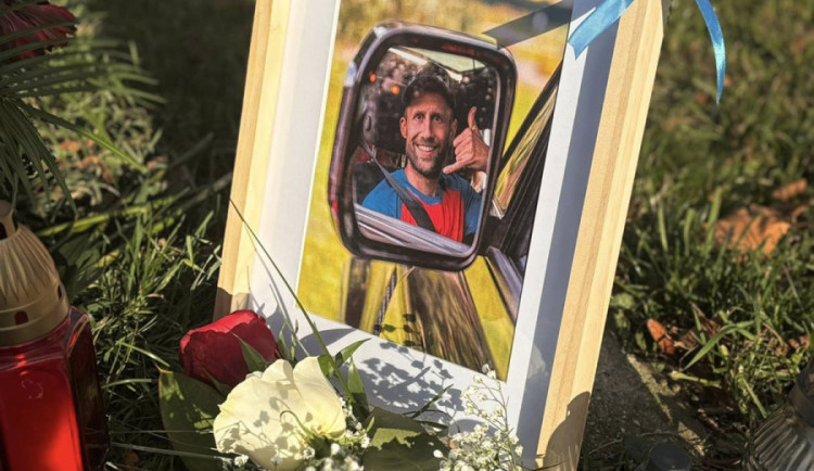 Údolí Desné zalil smutek. Se zesnulým horským záchranářem se rozloučí v místě, kde pomáhal