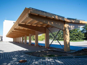 U ambulantního pavilonu onkologické kliniky FN Olomouc vzniklo nové parkoviště