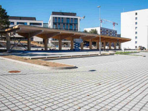 U ambulantního pavilonu onkologické kliniky FN Olomouc vzniklo nové parkoviště