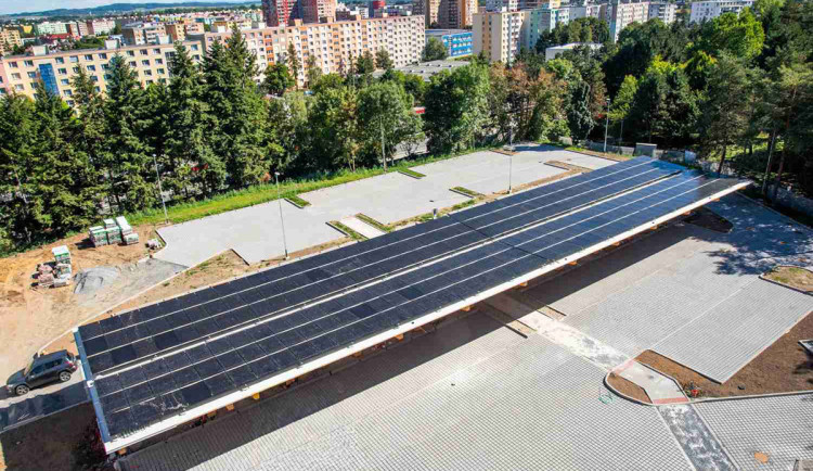 U ambulantního pavilonu onkologické kliniky FN Olomouc vzniklo nové parkoviště