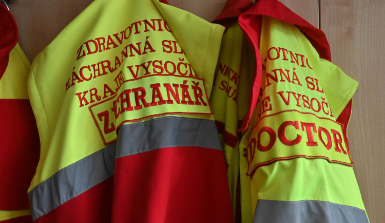 Muž v Telči ležel ve sněhu a u sebe měl granát. Stěžoval si na bolest na hrudníku