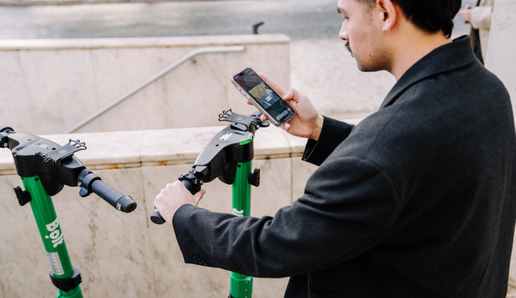 Bolt v Praze uzavírá éru elektrokoloběžek