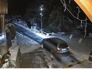 Louku u Repech zřejmě pro zábavu zničil a rozjezdil stříbrný Passat. Věc už řeší policie