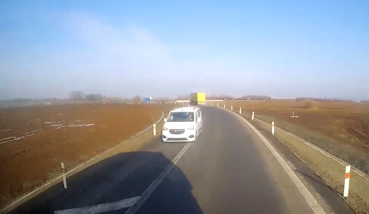 Po kruháči v protisměru. Zmatkující osoba zaskočila šoféry pod D35 u Olomouce