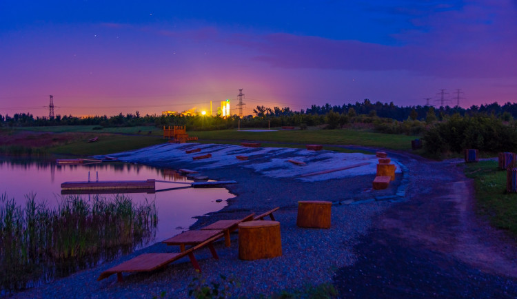 Novou atrakcí Karvinského moře má být saunové městečko, testovali ho otužilci