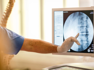 Bolest zad nemusí omezovat. Řešení můžete najít v EuroPainClinics Olomouc