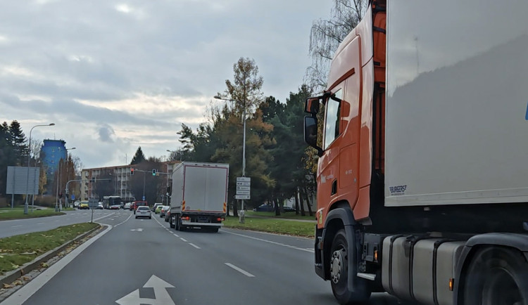 Kamiony na Foerstrově ulici v Olomouci - ilustrační foto