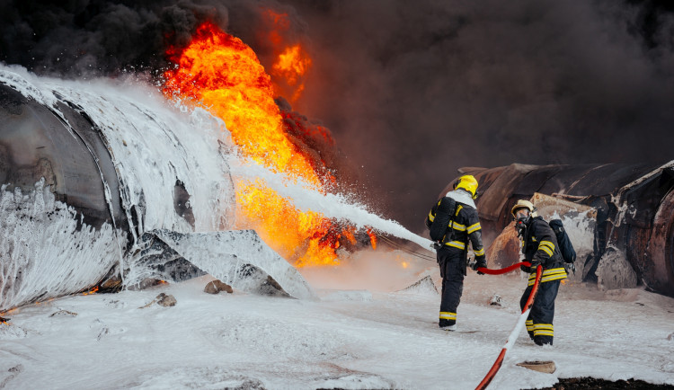 Fotky Petra Andráška z havárie vlaku s benzenem na Přerovsku dobývají Czech Press Photo