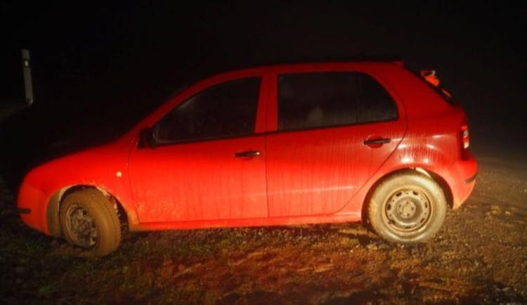 Totálně opilý řidič nezvládl ani dechovou zkoušku. Senior měl přes čtyři promile