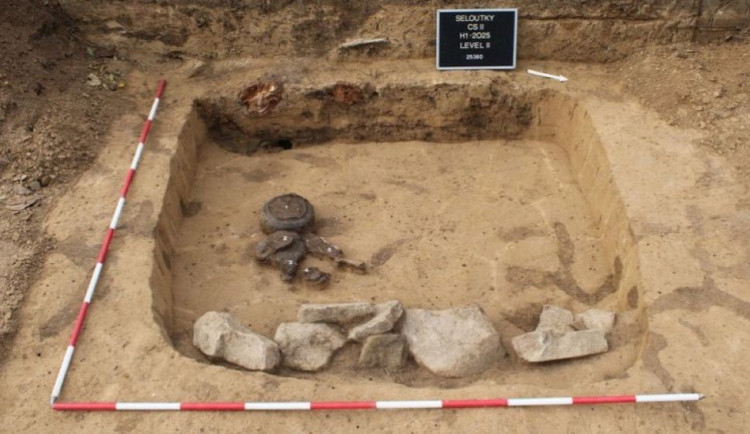 Seloutky_komorovy hrob (rijen 2025)