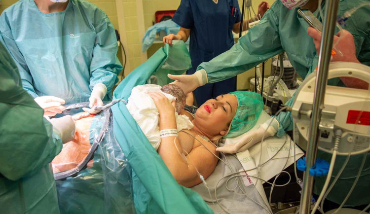 Od prvních vteřin stále spolu. FN Olomouc inovuje postupy po císařském řezu