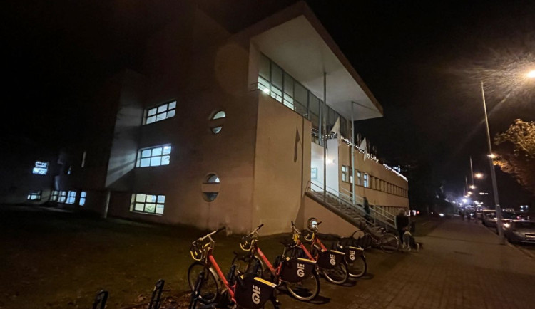 Po pauze zpátky do vody. Městské lázně v Hradci se znovu plavcům otevřely