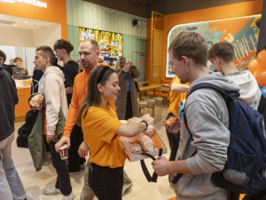 Mrazivá noc pro americké sendviče. O výhru se podělím s bezdomovci, řekl mladík