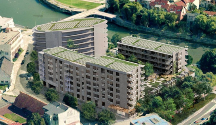 Byty budou později. Demolice přerovského hotelu Strojař nabírá zpoždění